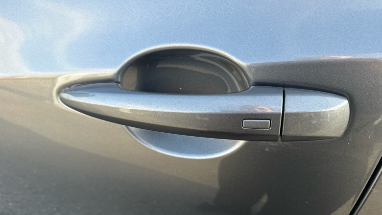 Nissan Juke 1.0 DiG-T 114 N-Connecta 5dr Petrol Hatchback